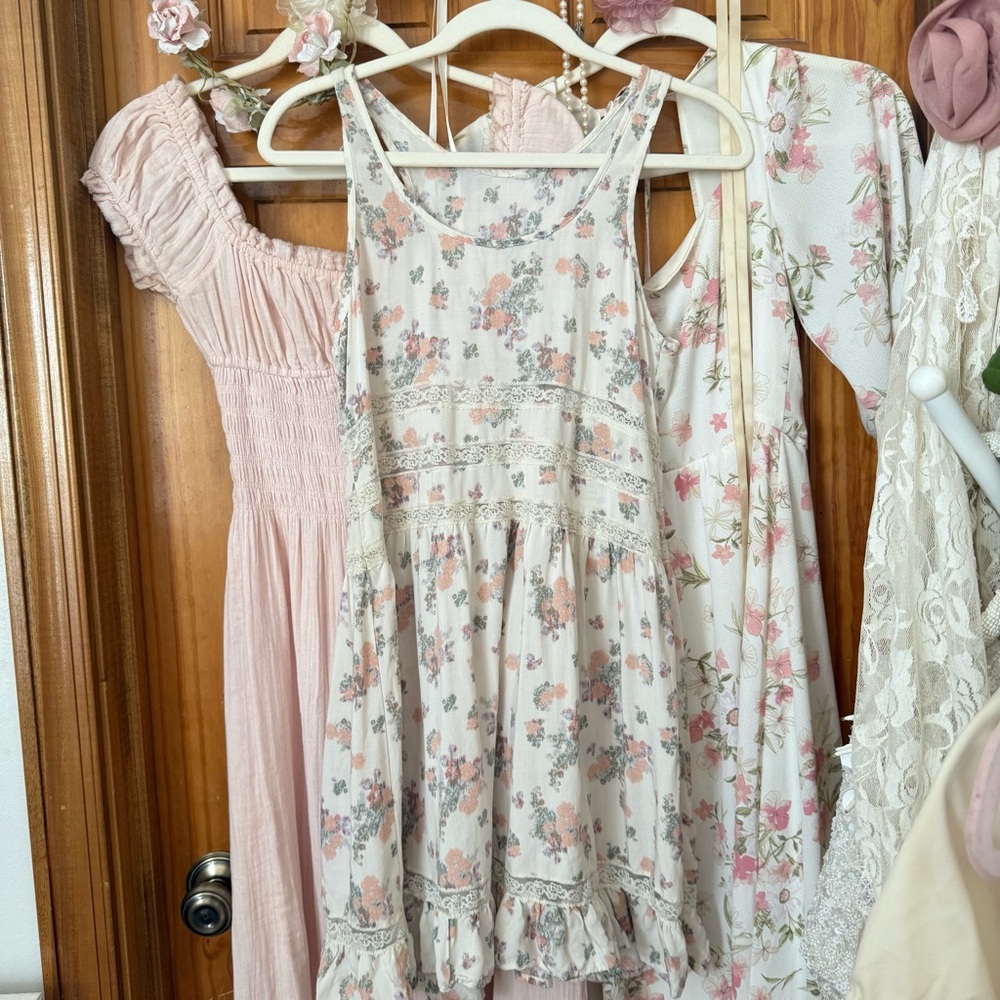 Shabby-Chic Floral Flowy Tank Top